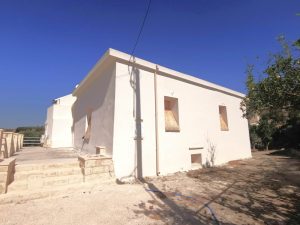 Villa mit Steinsockel - Villa mit Studio bei Maleme auf Kreta zu verkaufen