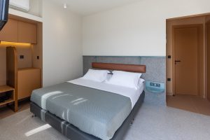 Evripides Hotel in Athen - Doppelzimmer mit Blick auf die Akropolis - Bild 02