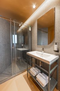 Evripides Hotel in Athen - Doppelzimmer mit Blick auf die Akropolis - Bild 05