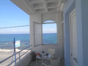 Studio für 4 Personen, Balkon mit Meerblick - Seafront Studios Vrontados Chios