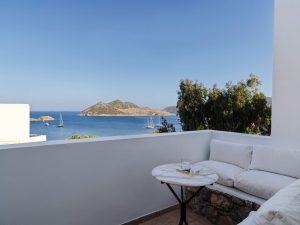 Superior Suite – Terrasse mit Meerblick - the_Petra Hotel Grikos Patmos