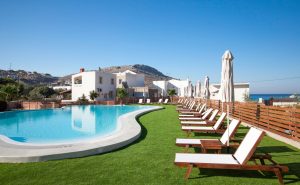 Pool mit Liegen - Pserimos Villas Pserimos