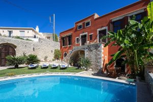 Pool vor dem Palazzo - Venetico Palazzo Chromonastiri Kreta