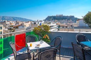 Dachterrasse mit Akropolisblick - Attalos Hotel Athen