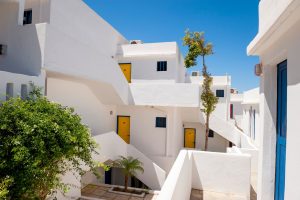 Weiße Hotelgebäude - Plakias Bay Hotel Plakias Kreta