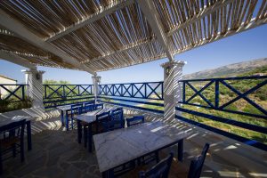 Terrasse mit Meerblick - Kerame Hotel Evdilos Ikaria
