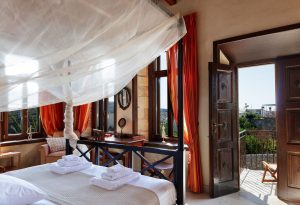 Schlafzimmer mit Holzdecke - Venetico Palazzo Chromonastiri Kreta