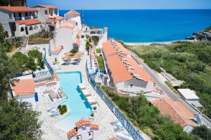 Hotel mit Pool am Meer - Kerame Hotel Evdilos Ikaria