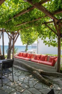 Innenhof am Meer - Hotel Cleopatra Chorefto Pilion