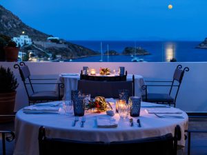 Terrasse am Abend - the_Petra Hotel Grikos Patmos