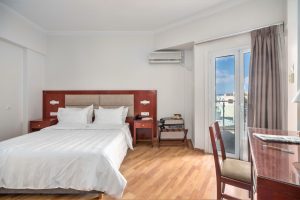 Doppel- oder Zweibettzimmer mit Balkon - Attalos Hotel Athen