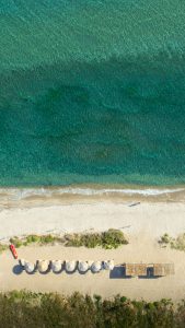Strand mit Liegen - TAF Beach Villas Tigaki Kos
