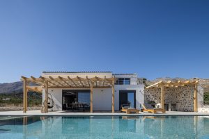Liegen am Pool - Villa Pelagria Frangokastello