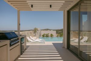 Pool mit Liegen - Villa Lynx Perama Kreta