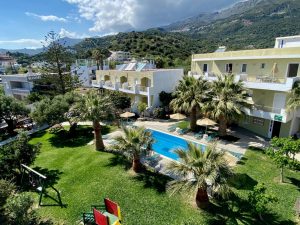 Anlage mit Pool und Garten vor den Bergen – Manolis Apartments, Plakias