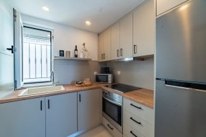 Apartment II – Küche – Manifesto Seaview Apartments I & II, Masouri