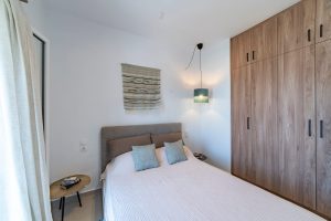 Apartment II – Schlafzimmer – Manifesto Seaview Apartments I & II, Masouri