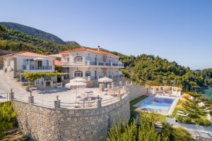 Apartmenthaus mit Pool - Penny Luxury Apartments Kokkari Samos