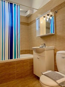 Bad im Apartment – Manolis Apartments, Plakias