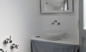 Badezimmer – Koukios & Moustis, Kalo Ampeli
