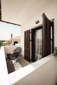 Balkon 204, Om Living Afitos