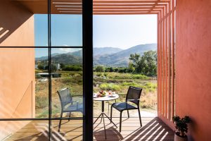 Balkon mit Blick auf die Weißen Berge – Pilot Amphora Boutique Hotel, Georgioupoli