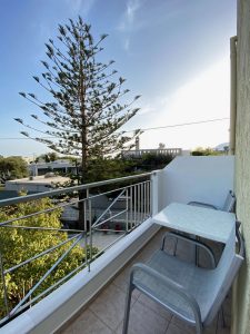 Balkon mit Blick in den Garten – Manolis Apartments, Plakias