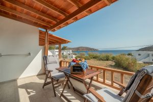 Balkon mit Meerblick – Galazio Suites, Livadakia