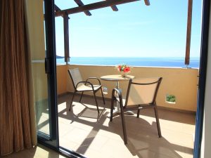 Balkon mit Meerblick - Horizon Beach Hotel Plakias