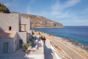 Blick auf die Bucht - Yerma Suites Limeni