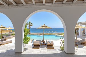 Blick durch den Bogen aufs Meer Crystalia Beach House Lachania