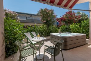 Comfort-Zimmer mit Jacuzzi, Villa Coo Kos-Stadt