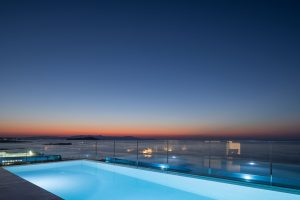 Dachpool am Abend – SanSal Boutique Hotel, Chania