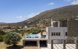 Die Villa in der Hügellandschaft von Nord-Andros - – Andros Royal Villa, Gavrio
