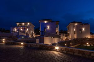 Die Villen am Abend - – Elafonisos Aqua Villas