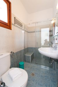 Duschbad im Grand-Zimmer - – Blue Fish Sifnos, Platis Gialos