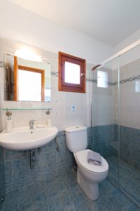 Duschbad im Honeymoon-Zimmer - – Blue Fish Sifnos, Platis Gialos