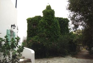 Eingang mit Garten - Vasili Studios Kapsali Kythira