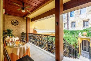 Eingangsbereich mit Treppe – Belmondo Hotel, Chania