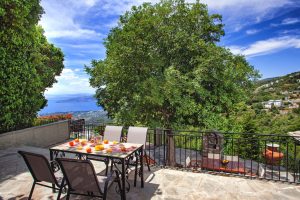 Essplatz auf der Terrasse – Villa Evridiki, Agios Georgios Nileias, Pilion
