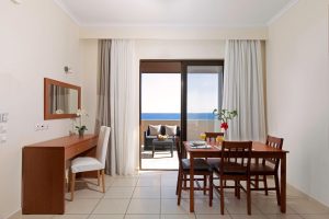 Essplatz im Apartment Al Mare Villas Kiotari