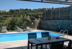 Essplatz im Freien, Kalostous Villas Agia Triada