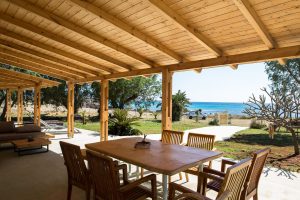 Essplatz unter der Pergola Mera Beachfront House Falasarna