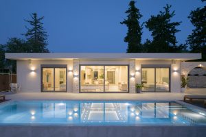 Pool am Abend - Villa Reflection Vrysses Apokoronas