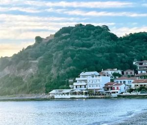Flisvos Beachfront Apartments in Loutraki auf Skopelos