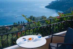 Frühstück auf dem Balkon Villa Vasso Kerasia