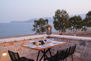 Frühstück mit Meerblick - – Margo Beach Hotel, Mavrovouni