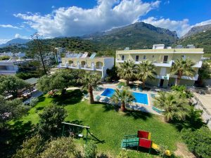 Gartenanlage mit Pool – Manolis Apartments, Plakias