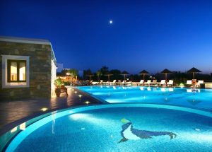 Pool am Abend – Agios Georgios, Naxos