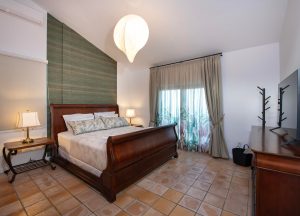 Grand Villa – Schlafzimmer – Thea Villas, Kournas